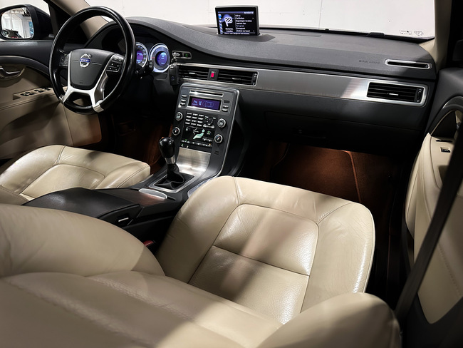 Volvo V70, 2011, 2.4 dīzelis, manuāla