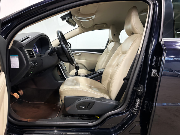 Volvo V70, 2011, 2.4 dīzelis, manuāla