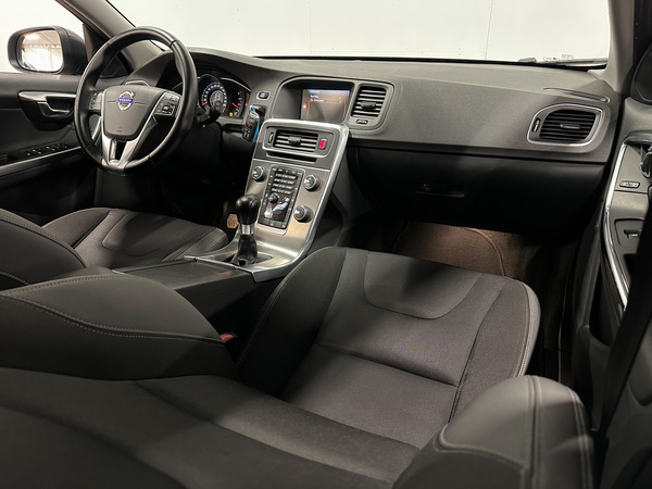 Volvo V60, 2013, 1.6 dīzelis, manuāla