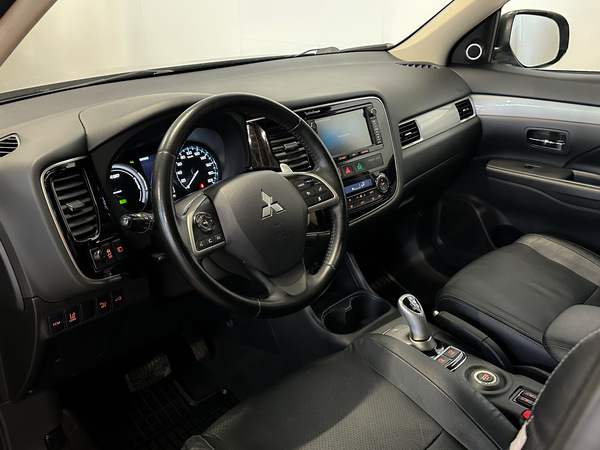 Mitsubishi Outlander, 2014, 2.0 hibrīds, automāts