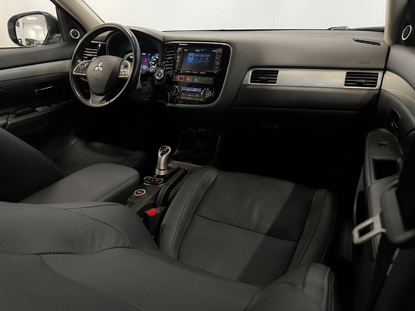 Mitsubishi Outlander, 2014, 2.0 hibrīds, automāts