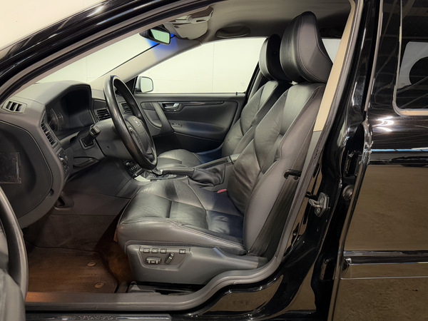 Volvo V70, 2005, 2.4 dīzelis, automāts